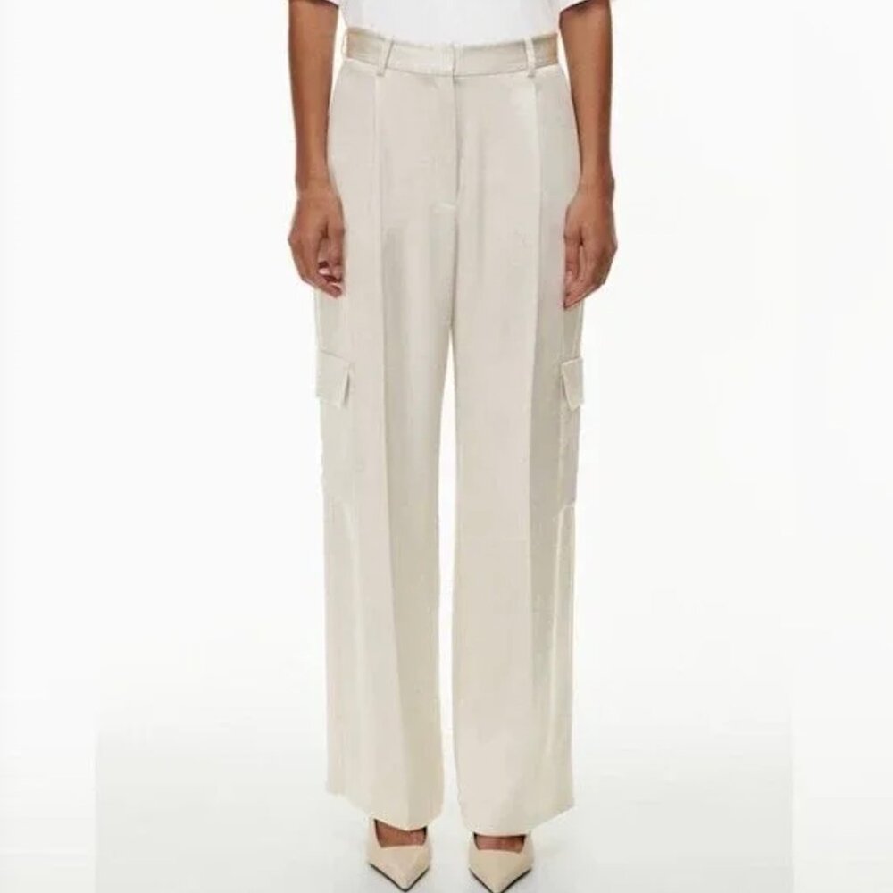 Aritzia Refined Cargo in Satin size 6-cream -NWT with tiny smudge on w/b